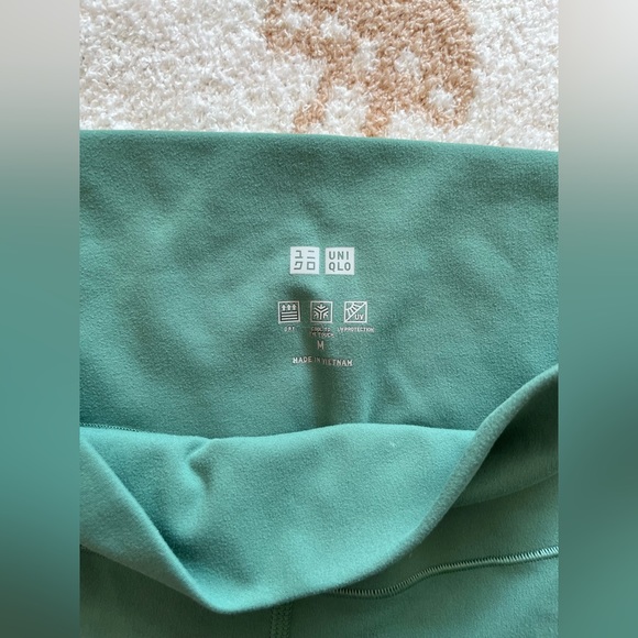 Uniqlo AIRism UV Protection Pocketed Soft Leggings - Picture 3 of 5